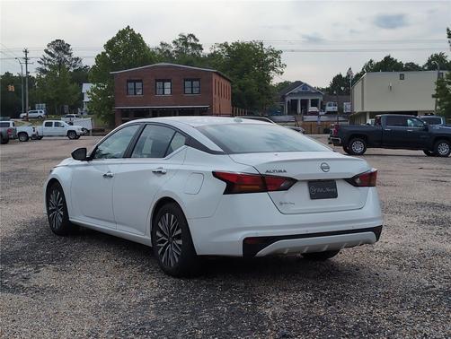 Glacier White 2025 Nissan Altima SV FWD