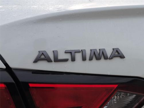 Glacier White 2025 Nissan Altima SV FWD