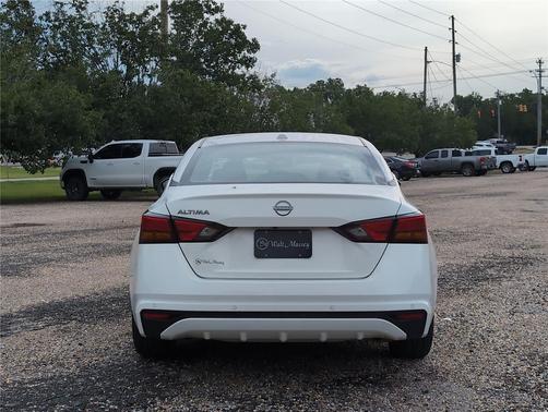 Glacier White 2025 Nissan Altima SV FWD