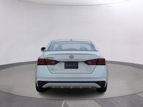Glacier White 2025 Nissan Altima SV FWD