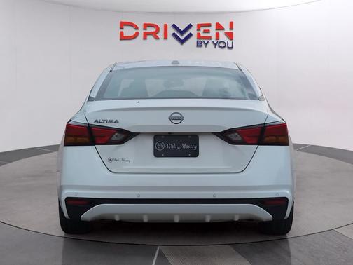 Glacier White 2025 Nissan Altima SV FWD