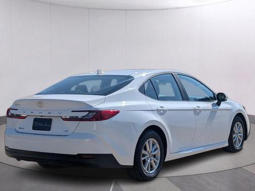 Ice Cap 2025 Toyota Camry LE