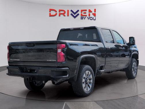 Black 2026 Chevrolet Silverado 2500 Custom