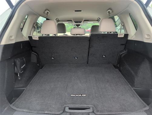 Everest White Pearl 2025 Nissan Rogue SV