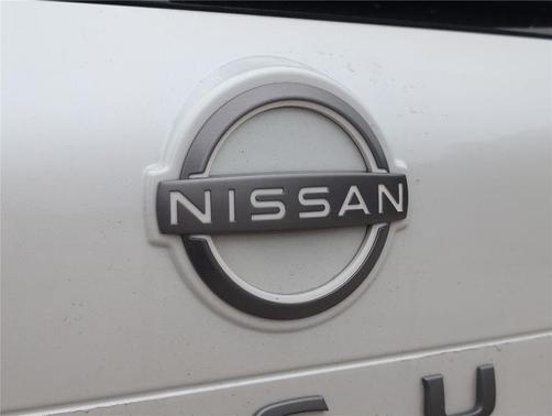 Everest White Pearl 2025 Nissan Rogue SV