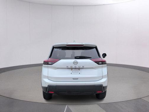 Everest White Pearl 2025 Nissan Rogue SV