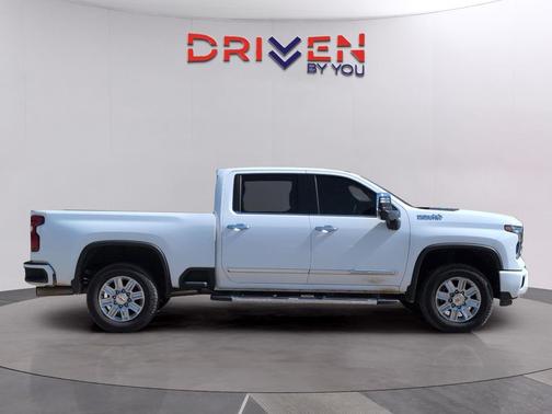 Summit White 2024 Chevrolet Silverado 2500 High Country