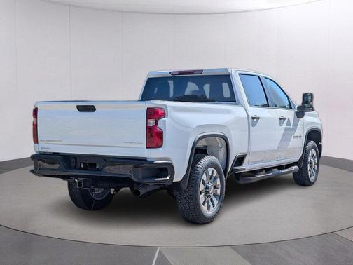 Summit White 2026 Chevrolet Silverado 2500 Custom