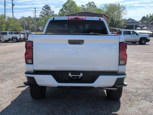 Summit White 2026 Chevrolet Colorado LT