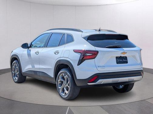Summit White 2026 Chevrolet Trax LT
