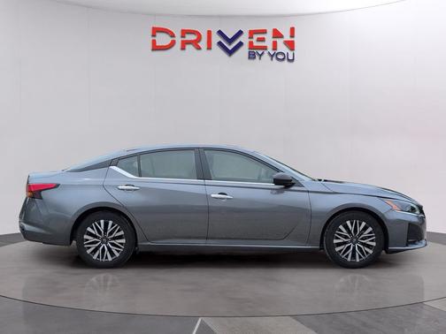 Gun Metallic 2025 Nissan Altima SV FWD