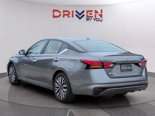 Gun Metallic 2025 Nissan Altima SV FWD