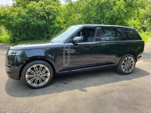 2025 Land Rover Range Rover P400 SE 7 Seat