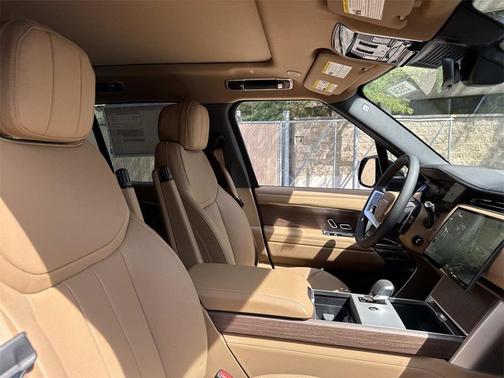 2025 Land Rover Range Rover P530 SE