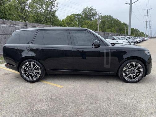 Santorini Black 2024 Land Rover Range Rover P400 SE