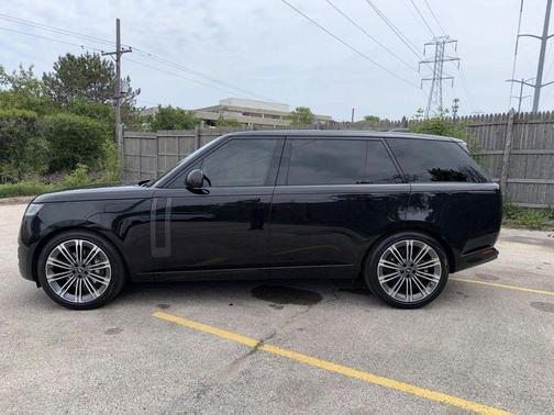Santorini Black 2024 Land Rover Range Rover P400 SE