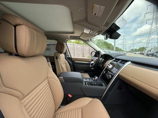 Varesine Blue 2026 Land Rover Discovery EDITION