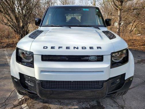 2025 Land Rover Defender P500 X-Dynamic SE