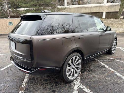 2025 Land Rover Range Rover P530 SE 7 Seat