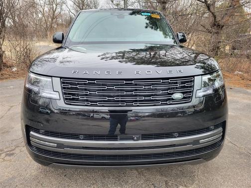 2025 Land Rover Range Rover P550e SE