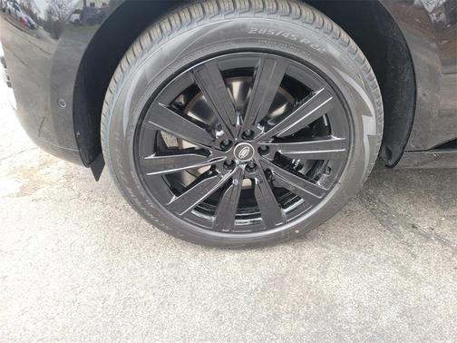 2025 Land Rover Range Rover P550e SE