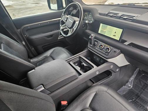 2022 Land Rover Defender 110 S