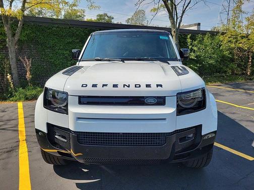 2025 Land Rover Defender P500 X-Dynamic SE