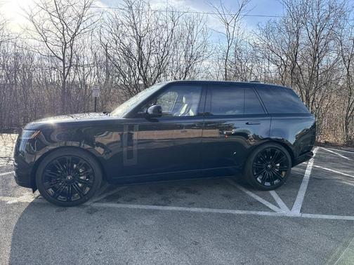 2025 Land Rover Range Rover P400 SE