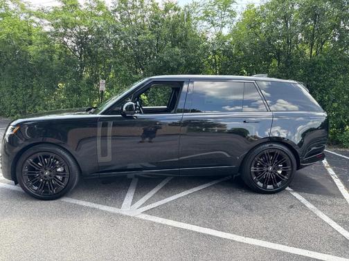 2025 Land Rover Range Rover P400 SE 7 Seat
