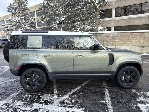 2023 Land Rover Defender 110 SE
