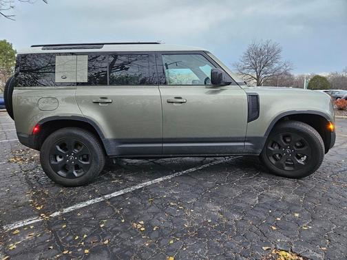 2023 Land Rover Defender 110 SE