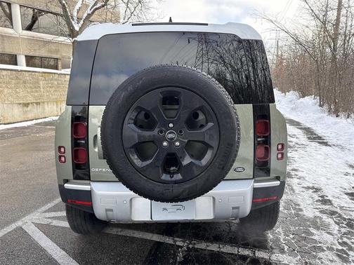 2023 Land Rover Defender 110 SE