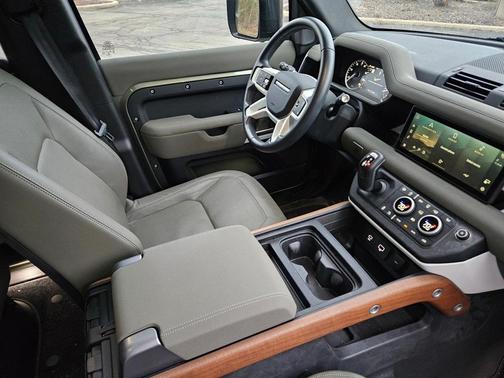 2023 Land Rover Defender 110 SE