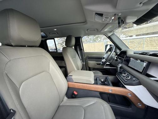 2023 Land Rover Defender 110 SE