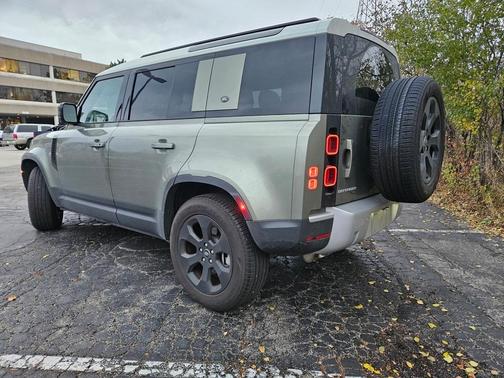 2023 Land Rover Defender 110 SE