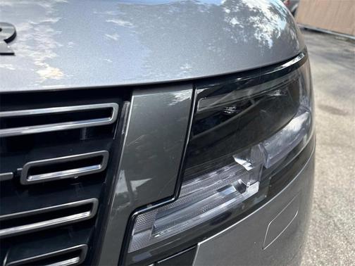 2025 Land Rover Range Rover P400 SE 7 Seat