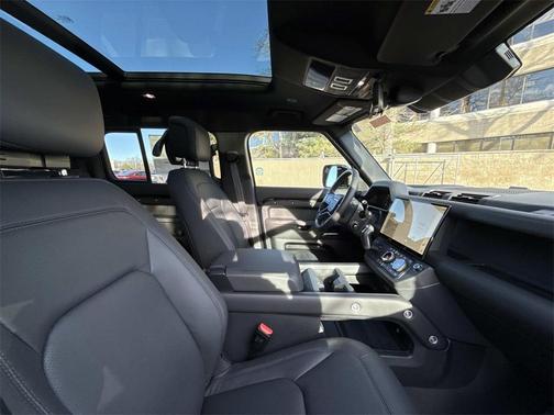 2026 Land Rover Defender 130 X-Dynamic SE