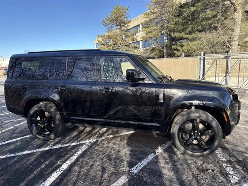 2026 Land Rover Defender 130 X-Dynamic SE