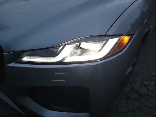 2025 Jaguar F-PACE P400 R-Dynamic S