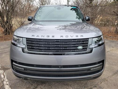 2025 Land Rover Range Rover P530 SE