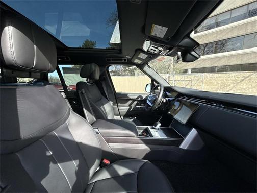 2026 Land Rover Range Rover P530 SE