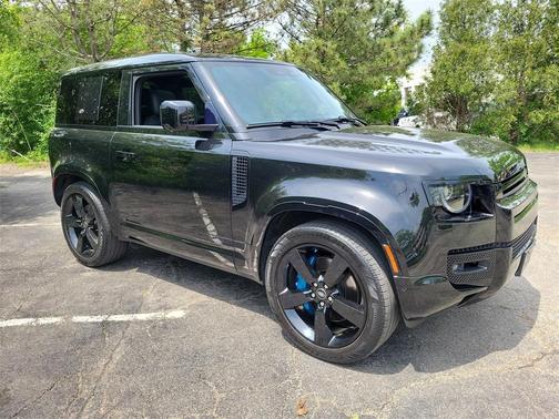 2022 Land Rover Defender 90 V8