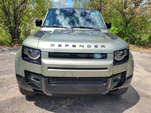 2025 Land Rover Defender P400 X-Dynamic SE