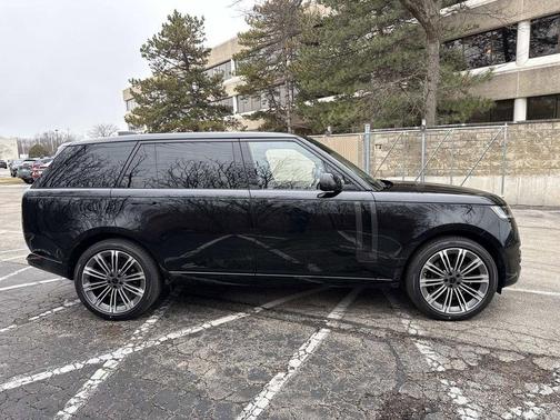 Santorini Black 2026 Land Rover Range Rover P530 SE 7 Seat