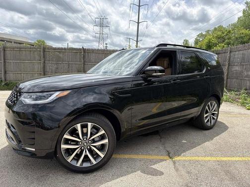 Santorini Black 2026 Land Rover Discovery Dynamic SE