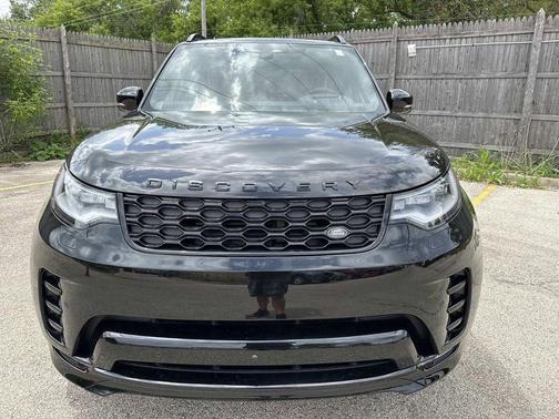 Santorini Black 2026 Land Rover Discovery Dynamic SE