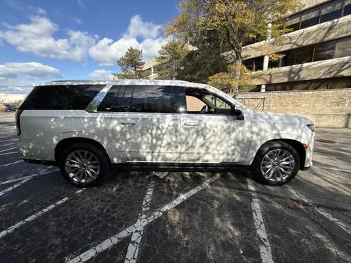 2022 Cadillac Escalade ESV Premium Luxury