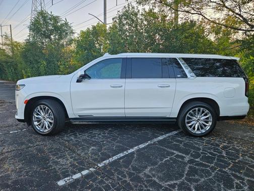 2022 Cadillac Escalade ESV Premium Luxury