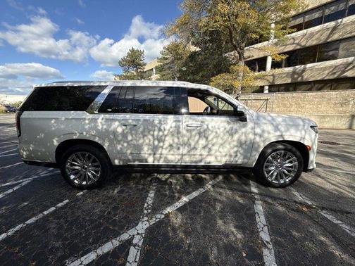 2022 Cadillac Escalade ESV Premium Luxury