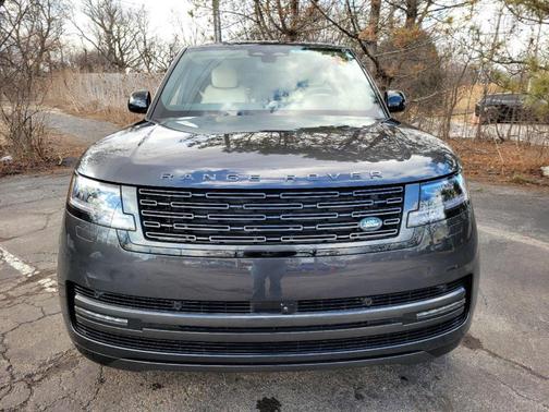 2025 Land Rover Range Rover P550e SE